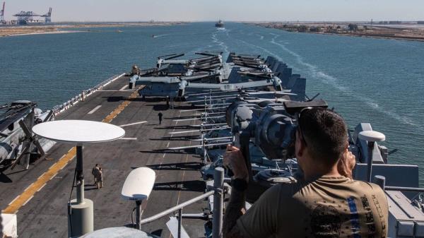 海军陆战队远征部队通过红海向以色列靠近