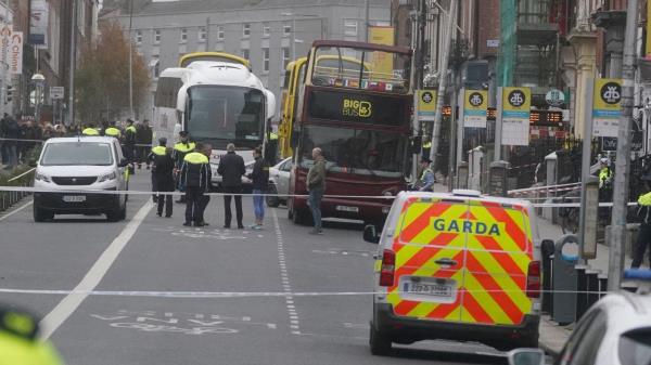 爱尔兰学校外发生持刀伤人事件，5人中有3人受伤